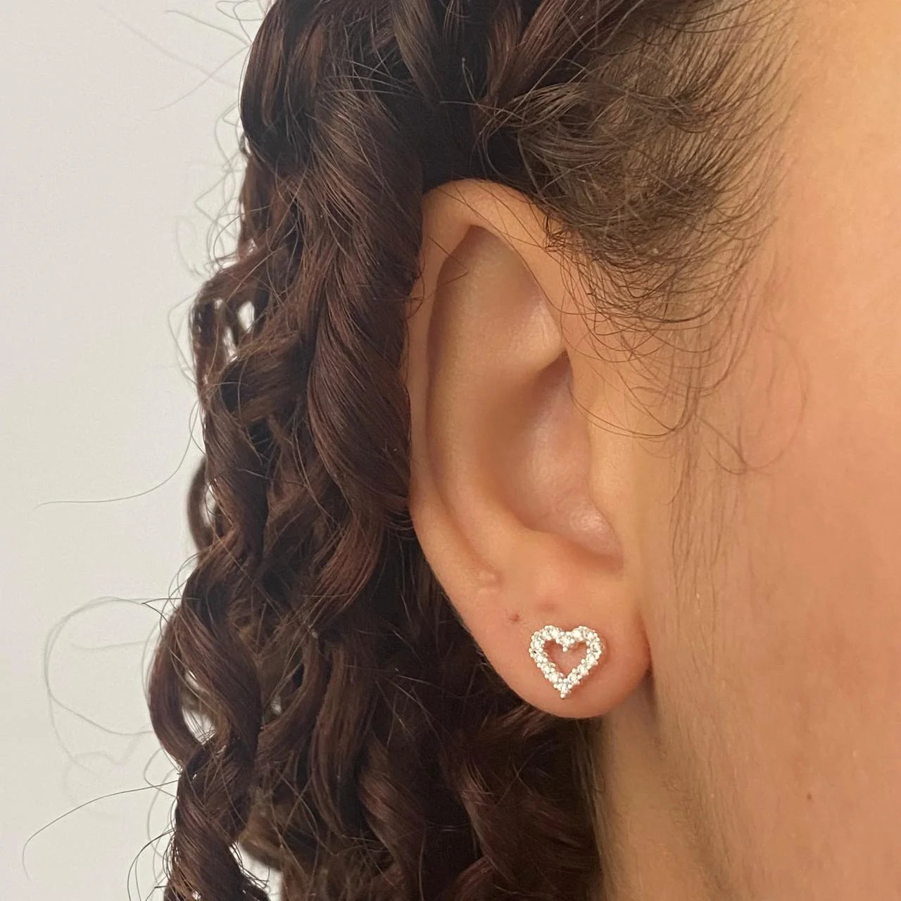 Brinco Mini Coração Vazado