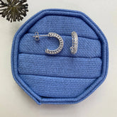 Brinco Meia Argola Cravejado