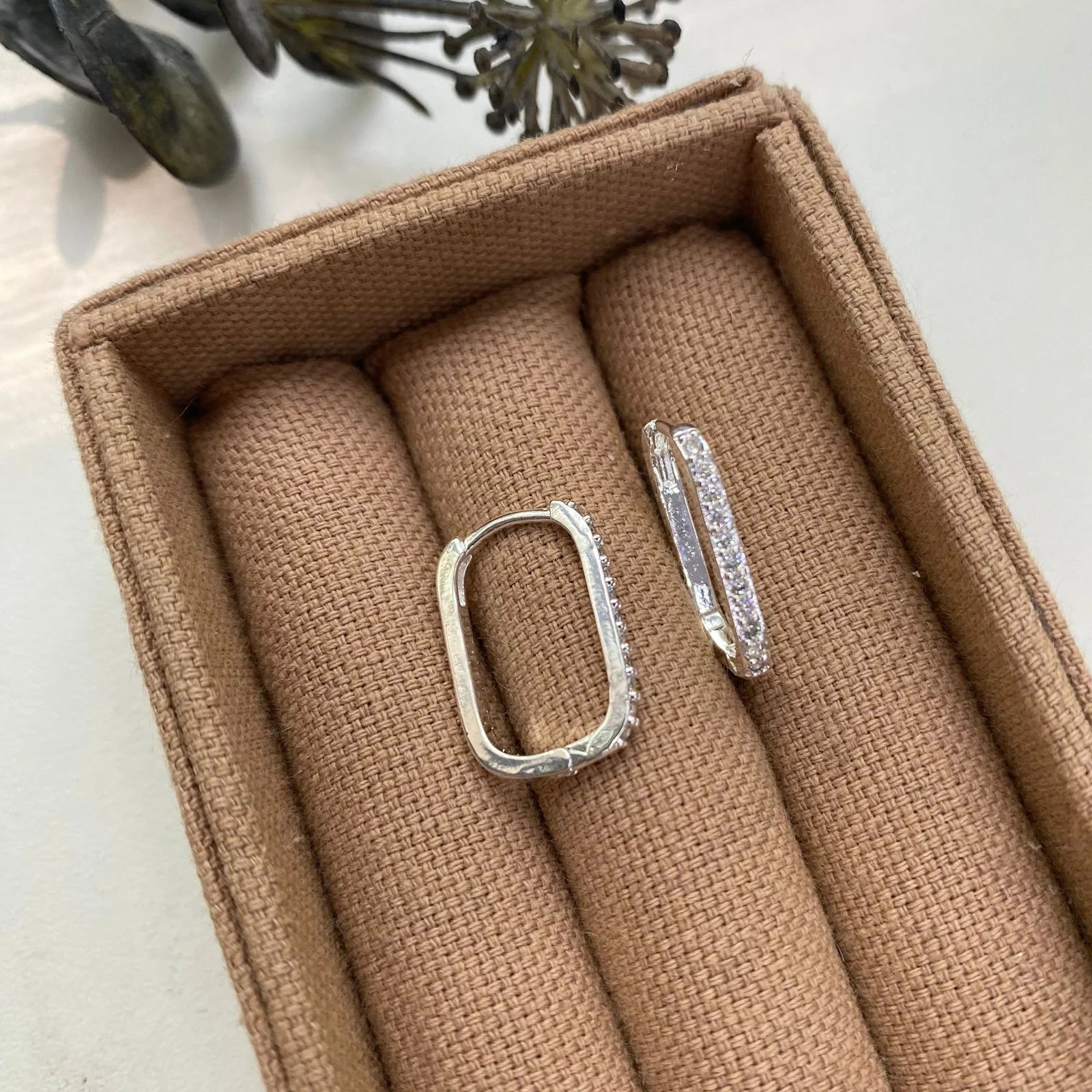 Brinco Argola Cravejada Retangular