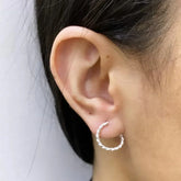 Brinco Meia Argola Trabalhada