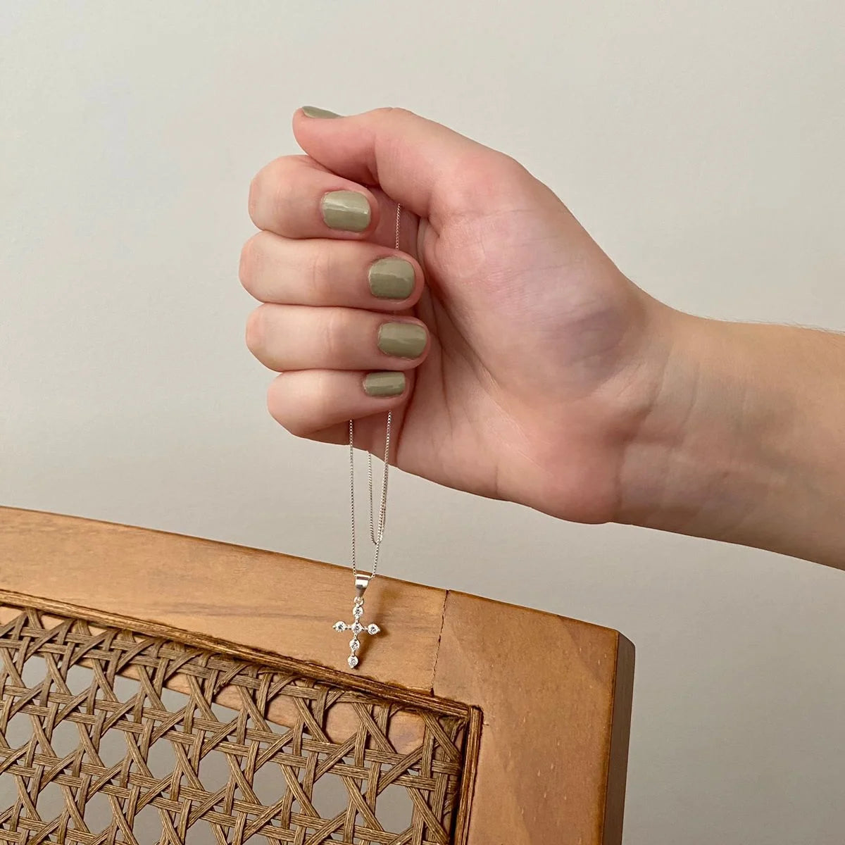 Colar Cruz com Zircônias