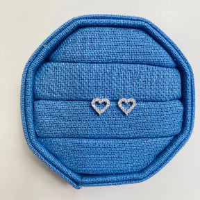 Brinco Mini Coração Vazado